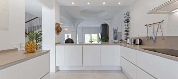 3 bedrooms Townhouse in Marbella, Spain No. 53582 9