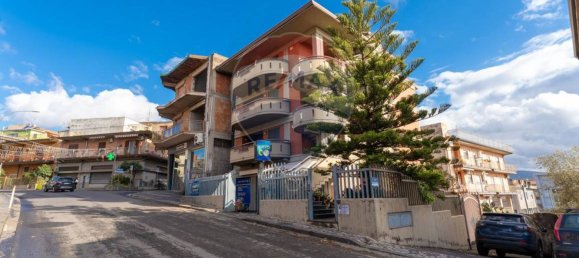 3 Schlafzimmer Wohnung in Adrano, Italy, Nr. 170716 2