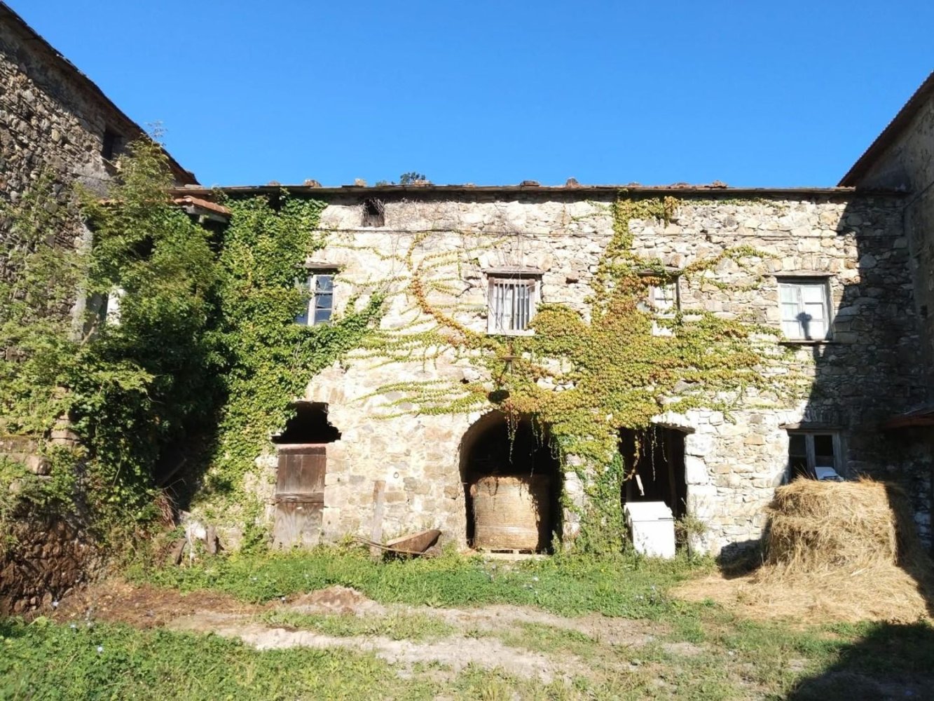 8 Schlafzimmer Haus in Varese Ligure, Italy, Nr. 363114