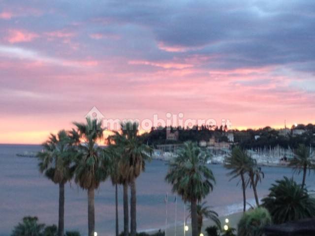 Apartamento de 3 dormitorios en Varazze, Italy No. 222352