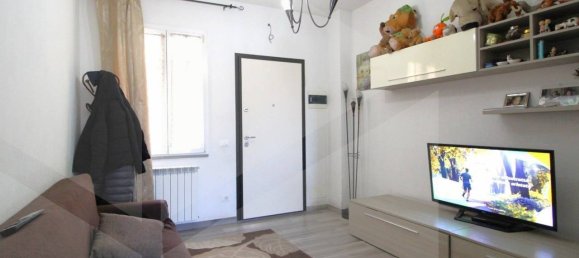 2 bedrooms Apartment in Pontedera, Italy No. 23064 3