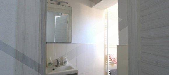 2 bedrooms Apartment in Pontedera, Italy No. 23064 7