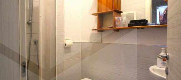 2 bedrooms Apartment in Pontedera, Italy No. 23064 10