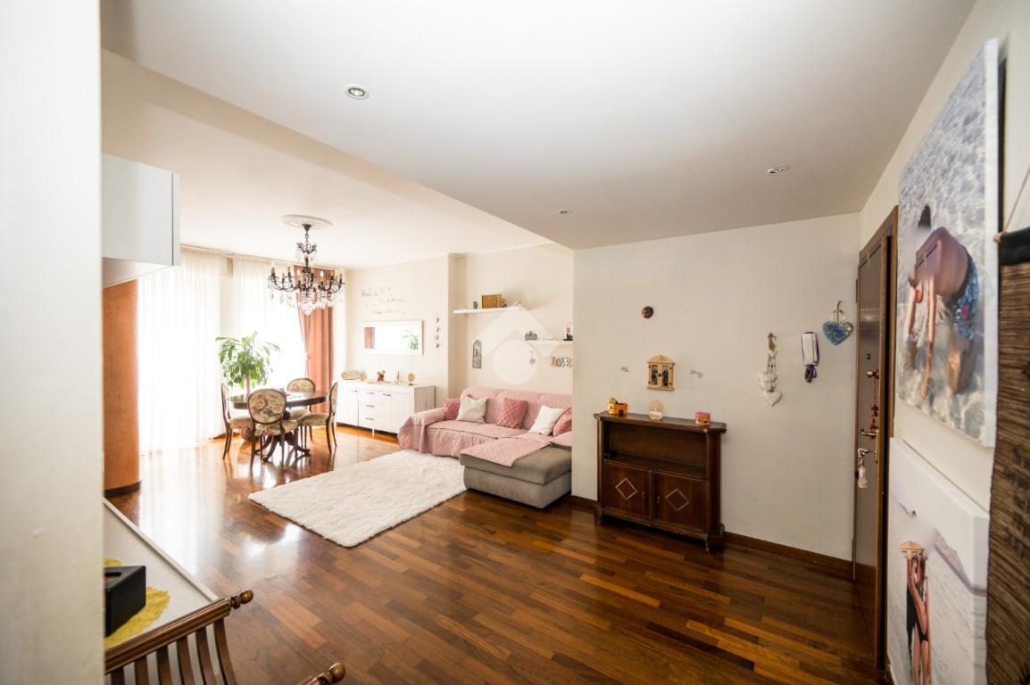 Квартира с 4 комнатами в Милан, Италия № 247243