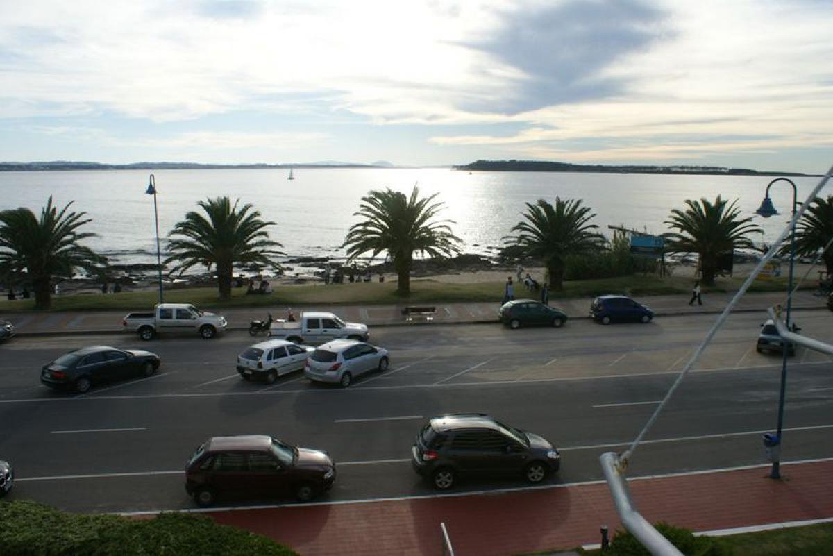 3 bedrooms Apartment in Maldonado, Uruguay No. 12118