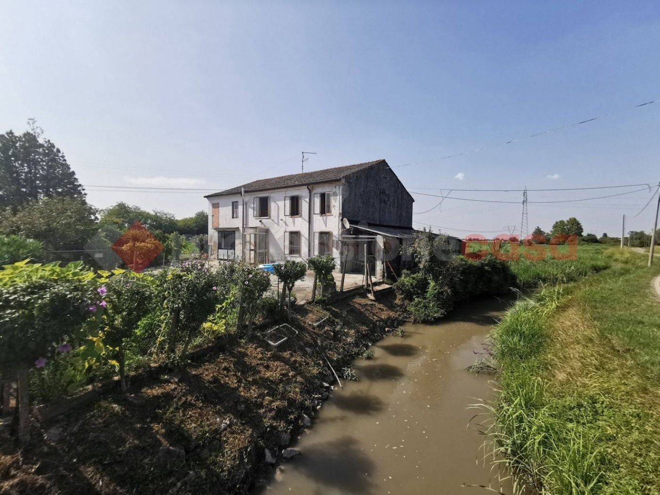 4 bedrooms Villa in Casaleone, Italy No. 111893