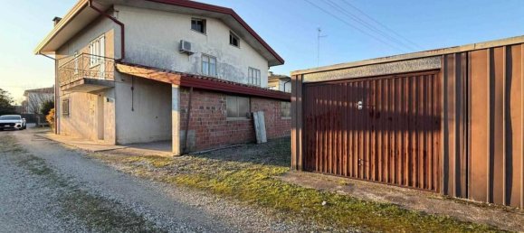 8 rooms House in San Michele al Tagliamento, Italy No. 33275 16
