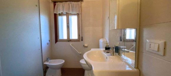 8 rooms House in San Michele al Tagliamento, Italy No. 33275 12