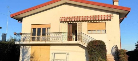 8 rooms House in San Michele al Tagliamento, Italy No. 33275 2