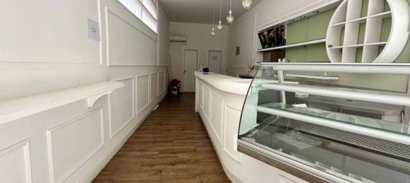 60m² Commercial property in Lucca, Italy No. 328568 3