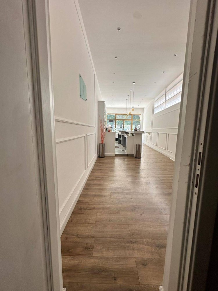 60m² Commercial property in Lucca, Italy No. 328568