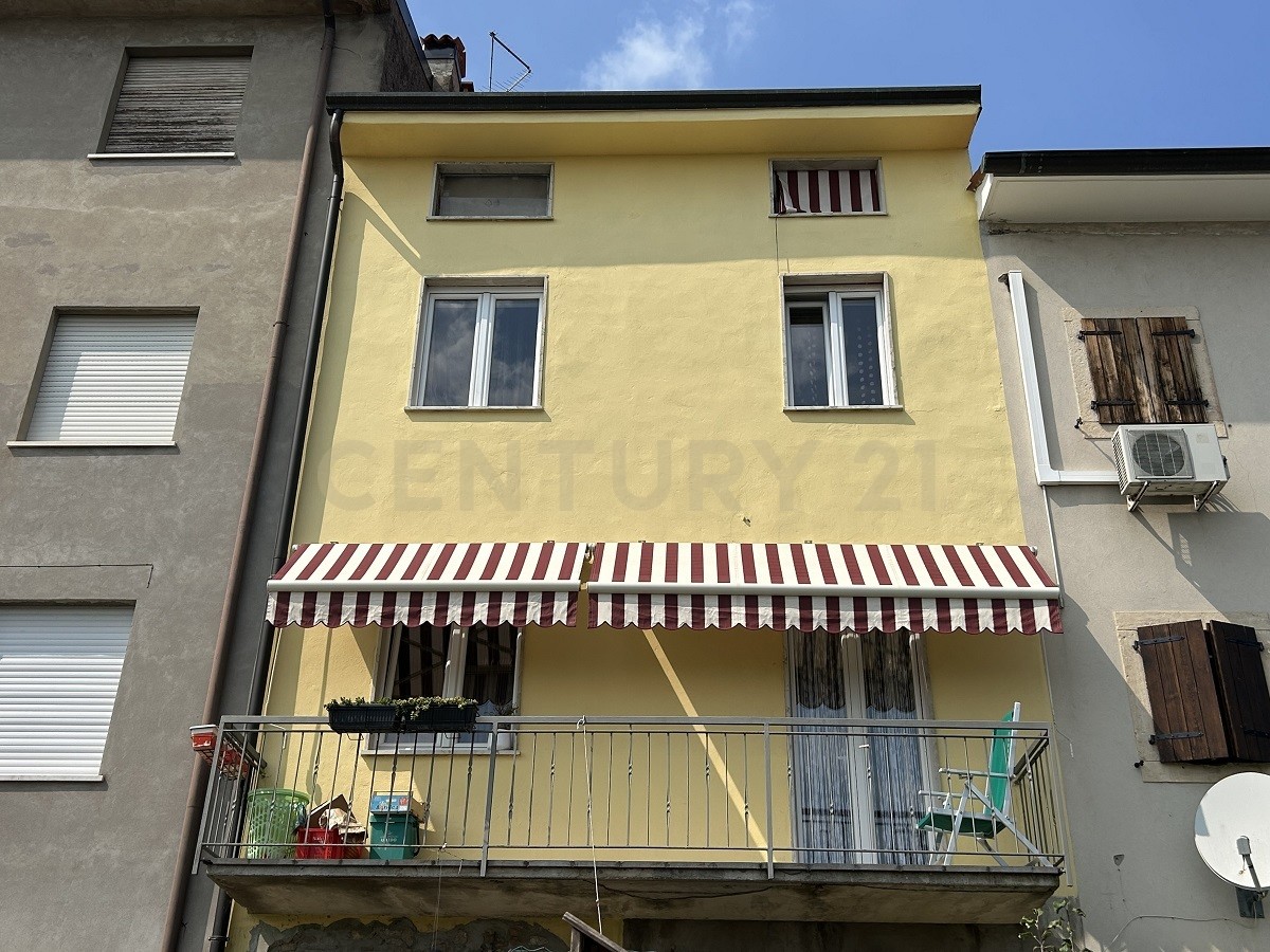 3 Schlafzimmer Haus in Colognola ai Colli, Italy, Nr. 328050