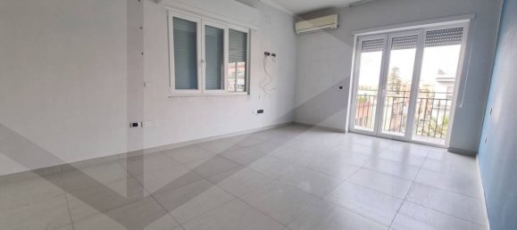 4 rooms Apartment in Naples, Italy No. 17482 17