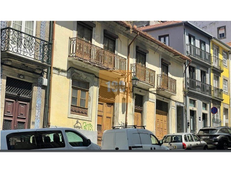  Building in Porto, Portugal No. 109966