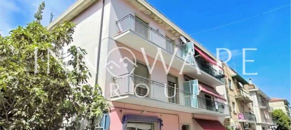 6 rooms Apartment in San Benedetto del Tronto, Italy No. 115002 2