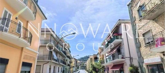 6 rooms Apartment in San Benedetto del Tronto, Italy No. 115002 4