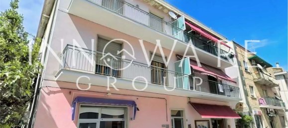 6 rooms Apartment in San Benedetto del Tronto, Italy No. 115002 3