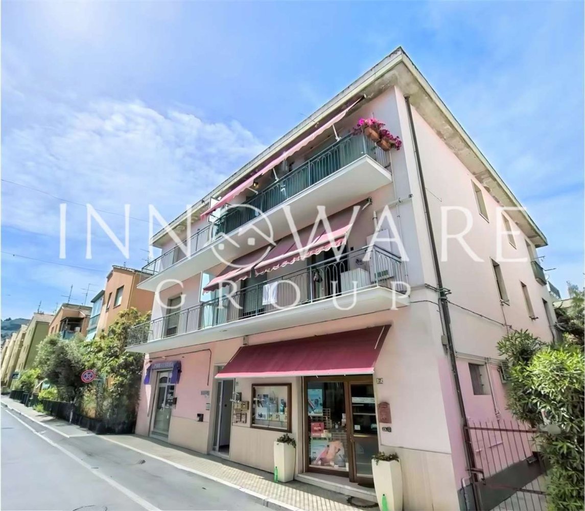 6 rooms Apartment in San Benedetto del Tronto, Italy No. 115002