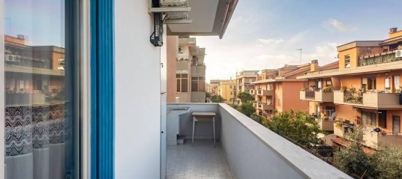 3 rooms Apartment in Rome, Italy No. 32912 33