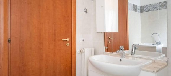 3 rooms Apartment in Rome, Italy No. 32912 16
