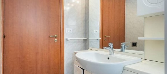 3 rooms Apartment in Rome, Italy No. 32912 20