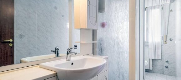 3 rooms Apartment in Rome, Italy No. 32912 18