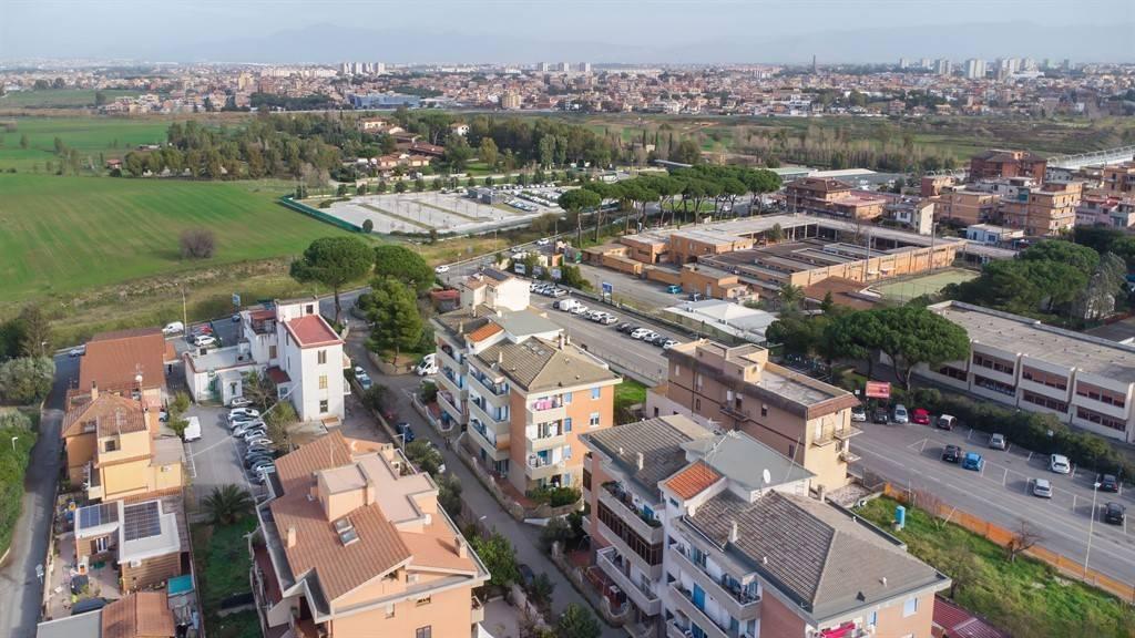 3 rooms Apartment in Rome, Italy No. 32912