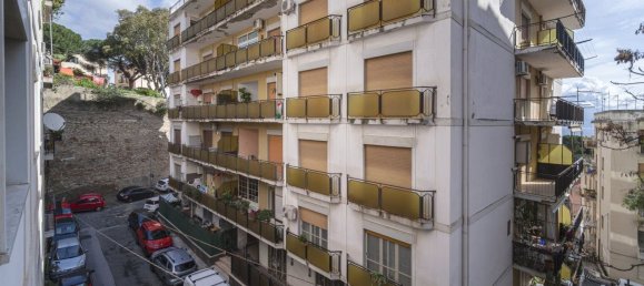 6 rooms Apartment in Messina, Italy No. 49909 2