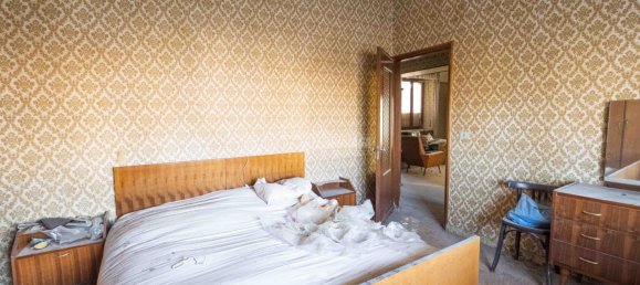 10-Zimmer Haus in Pezzana, Italy, Nr. 78043 2