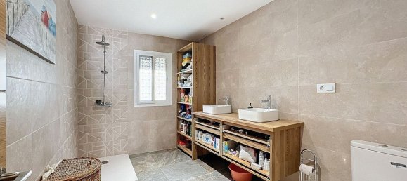 4 bedrooms Townhouse in Estepona, Spain No. 81241 8