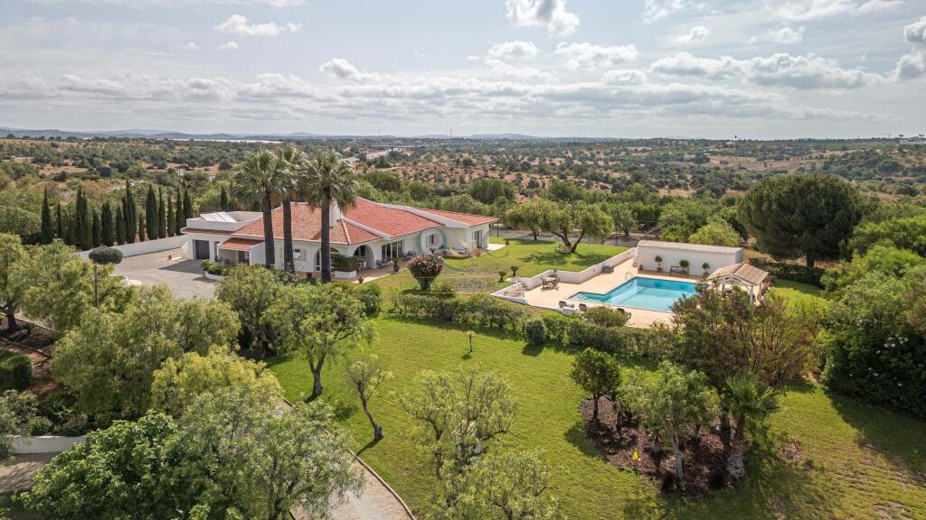 Villa T5 em Guia, Portugal N.º 198381