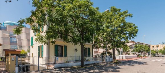 2 bedrooms Villa in Cattolica, Italy No. 295121 36