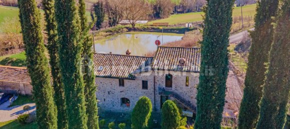 5 rooms Commercial property in Montone, Italy No. 277169 8