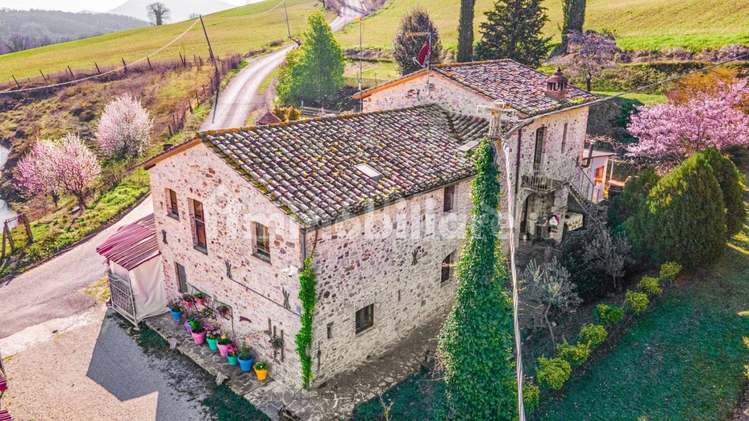 5 rooms Commercial property in Montone, Italy No. 277169