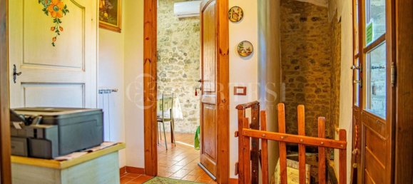 5 rooms Commercial property in Montone, Italy No. 277169 18