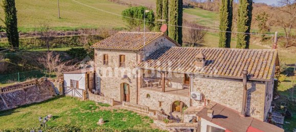 5 rooms Commercial property in Montone, Italy No. 277169 4