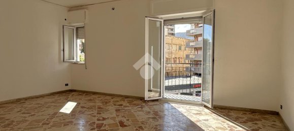 2 bedrooms Apartment in Palermo, Italy No. 356695 3