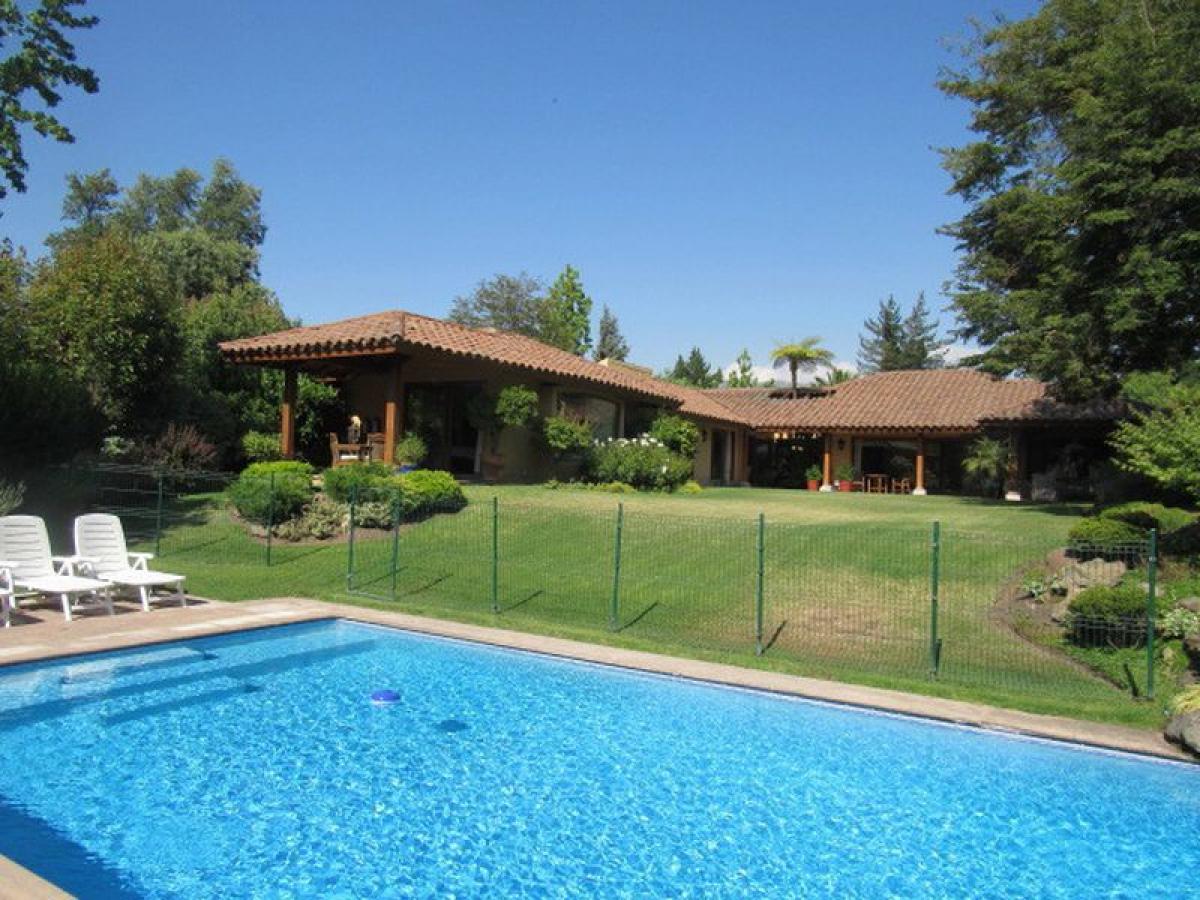 Casa de 4 dormitorios en Santiago, Chile No. 4287