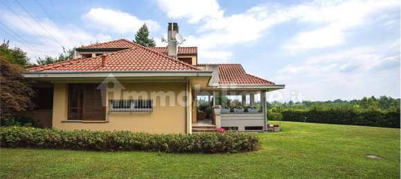 3 bedrooms Villa in Guanzate, Italy No. 7211 68