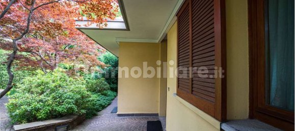 3 bedrooms Villa in Guanzate, Italy No. 7211 5