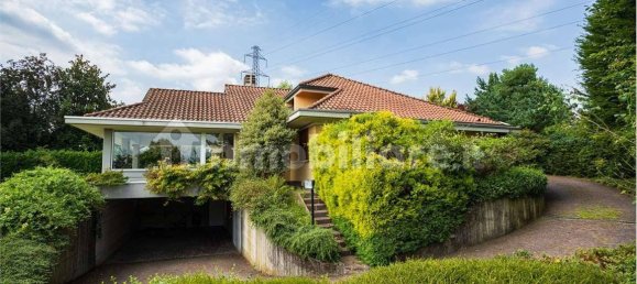 3 bedrooms Villa in Guanzate, Italy No. 7211 73