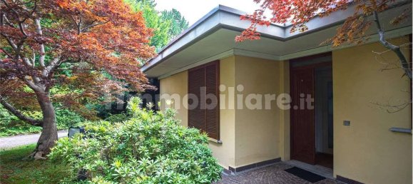 3 bedrooms Villa in Guanzate, Italy No. 7211 15