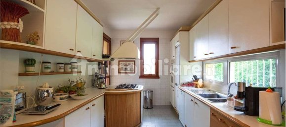 3 bedrooms Villa in Guanzate, Italy No. 7211 33