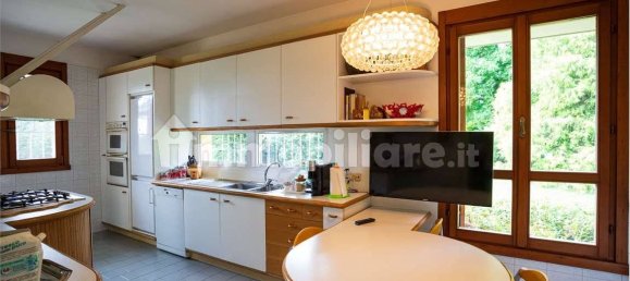 3 bedrooms Villa in Guanzate, Italy No. 7211 26