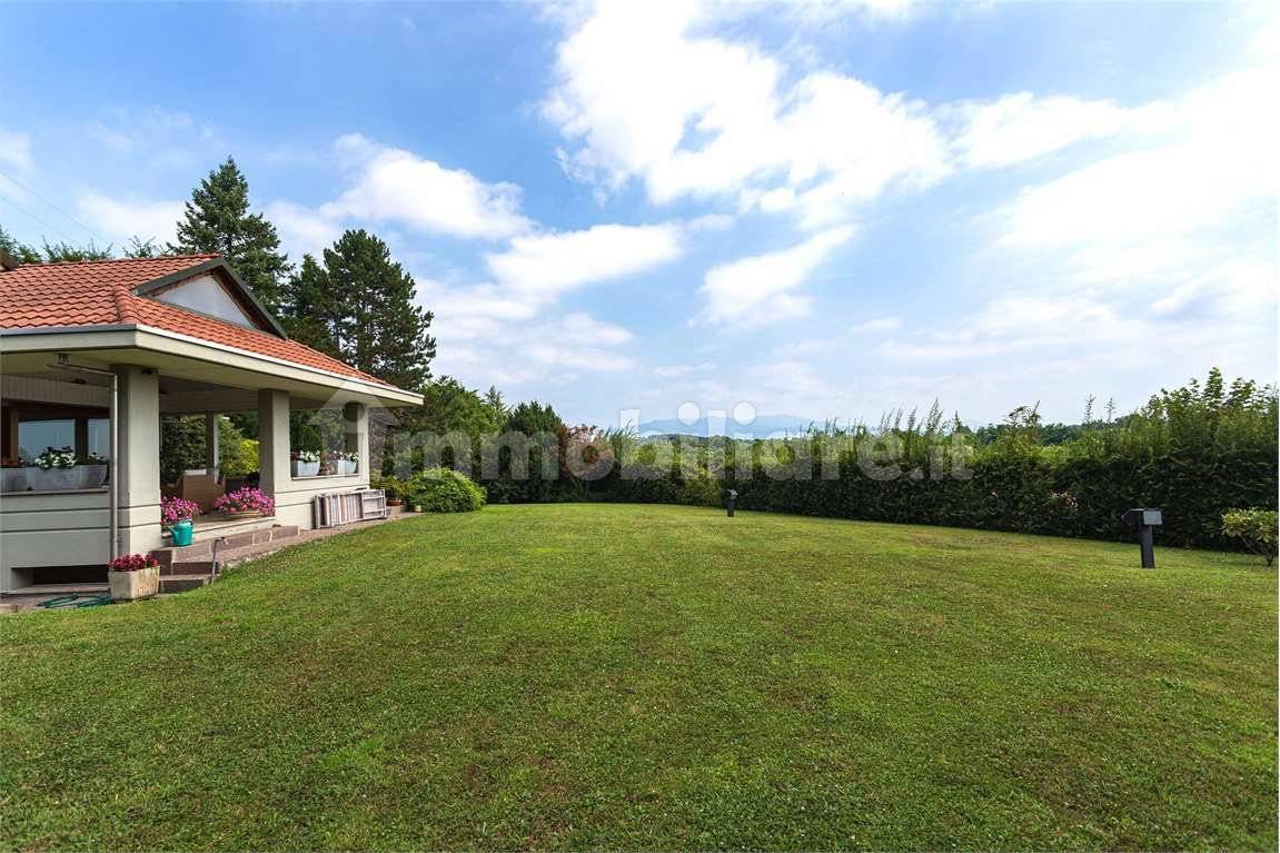 3 chambres Villa à Guanzate, Italy No. 7211