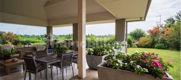 3 bedrooms Villa in Guanzate, Italy No. 7211 11