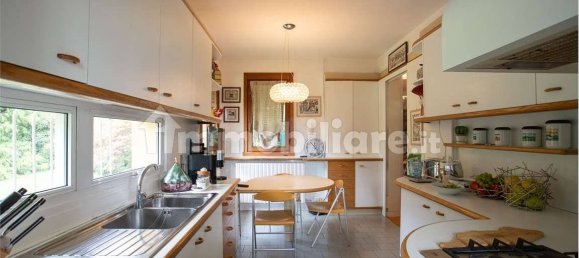 3 bedrooms Villa in Guanzate, Italy No. 7211 44