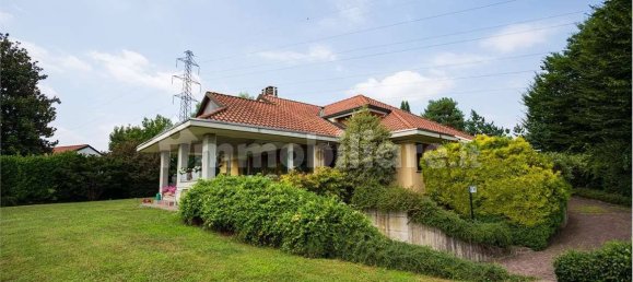 3 bedrooms Villa in Guanzate, Italy No. 7211 12