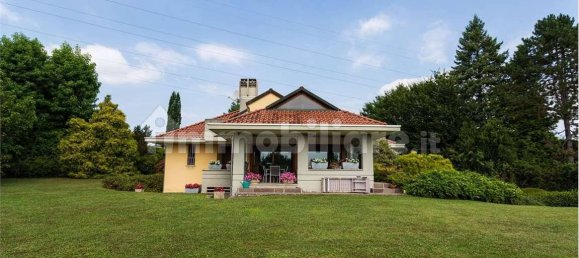 3 bedrooms Villa in Guanzate, Italy No. 7211 4