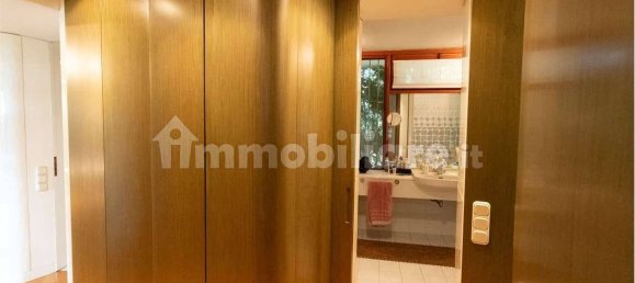 3 bedrooms Villa in Guanzate, Italy No. 7211 56